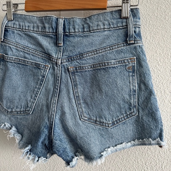 Madewell The Perfect Jean Short in Balsam Wash: TENCEL Denim Edition Stretch - Picture 7 of 11